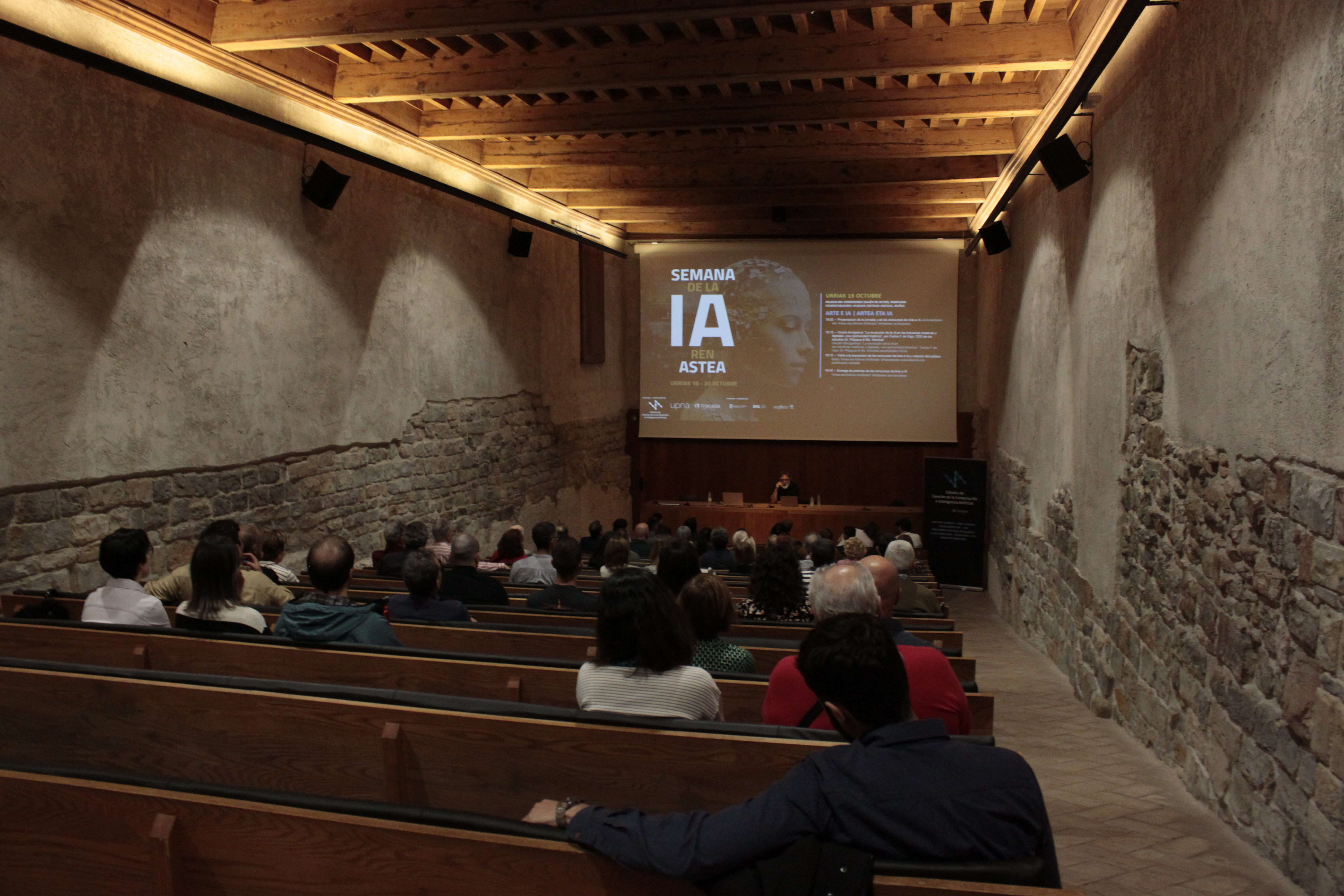 Momentos previos a la charla.
